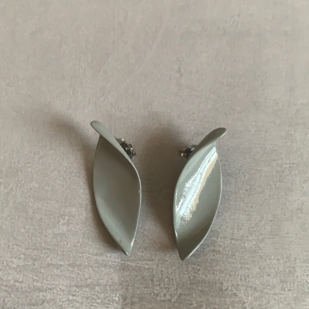 Grey swirl earrings